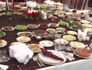 Bakü’deki Dünya Kahvaltı Günü’nde Van kahvaltısı ikramı