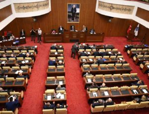 Başkan Murat Köse’nin konuşması sırasında CHP ve İYİ Parti grupları meclis salonunu terk etti