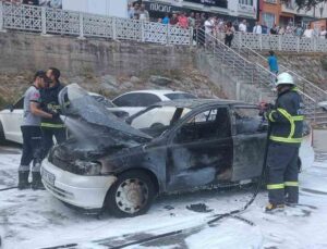 Biga’da seyir halindeki araç alev alev yandı