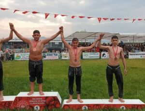 Bursa Büyükşehir Belediyesporlu güreşçilerden 16 madalya