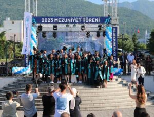 Bursa Teknik Üniversitesi, 2023 mezunlarını uğurladı