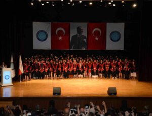 Bursa Uludağ Üniversitesi’nde mezuniyet heyecanı sürüyor