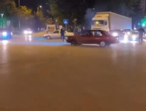 Bursa’daki trafik magandası kamerada… Kimseye aldırış etmeden drift attı