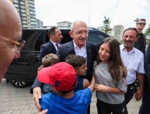 CHP Lideri Kılıçdaroğlu, Babalar Günü dolayısıyla deprem bölgesini ziyaret etti