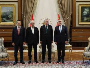 Cumhurbaşkanı Erdoğan, Bakan Işıkhan ile TİSK Başkanı Akkol ve Türk-İş Başkanı Atalay’ı kabul etti