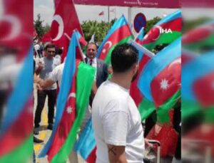 Cumhurbaşkanı Erdoğan’a Ercan Havalimanında sevgi seli