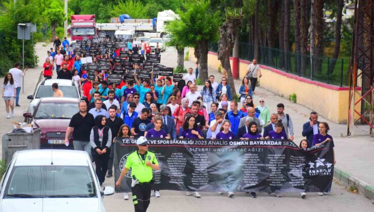 Depremde hayatını kaybeden sporcular ve vatandaşlar için saygı yürüyüşü yapıldı