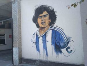 Efsane futbolcunun duvar resmi ilgi görüyor
