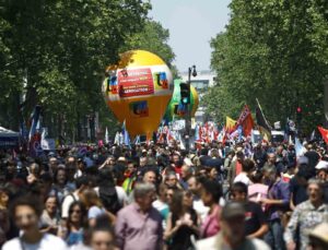 Fransa’da emeklilik reformu protestosu: 14 gözaltı