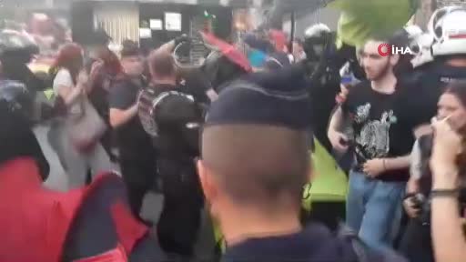 Fransa’da göçmenlerin protestosuna polisten sert müdahale