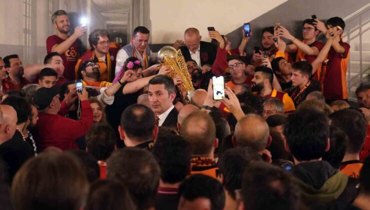 Galatasaray şampiyonluğu Cemiyet’te kutladı