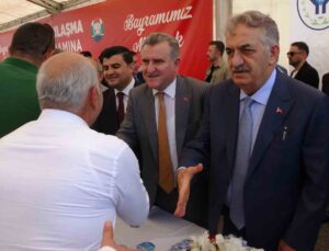 Gençlik ve Spor Bakanı Osman Aşkın Bak Rize’de bayramlaşma törenine katıldı