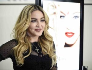 Hastaneye kaldırılan Madonna’nın dünya turnesi ertelendi