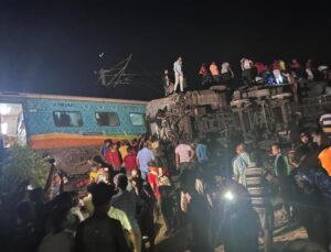 Hindistan’da tren kazası: 50 ölü, 350 yaralı