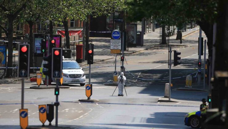 İngiltere’de cadde ortasında 3 kişinin cesedi bulundu