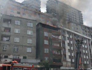 Kağıthane’de teras kat alev alev yandı: Vatandaşlar yangından son anda kurtuldu