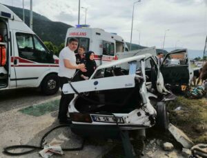 Karabük’te kamyonla otomobil çarpıştı: 1 ölü, 4 yaralı