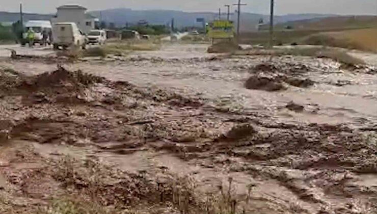 Kırıkkale’de sağanak sele dönüştü: Dereler taştı, tarım arazileri zarar gördü