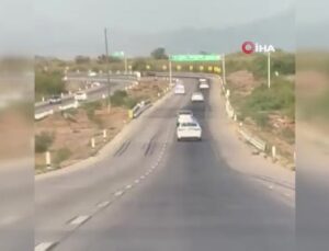 Meksika’da ’dur’ ihtarına uymayan sürücü güvenlik güçlerine çarptı