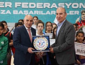 Minikler Türkiye Halter Şampiyonası Keçiören’de düzenlendi