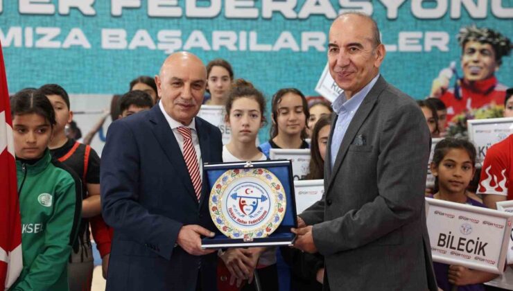 Minikler Türkiye Halter Şampiyonası Keçiören’de düzenlendi