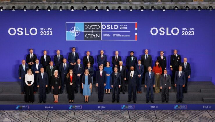 NATO Dışişleri Bakanları aile fotoğrafı çektirdi
