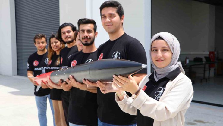Öğrenciler 3 kilometre irtifaya çıkabilen roket tasarladı