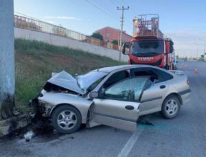 Otomobil PTS direğine çarptı: 1 ölü, 1 yaralı