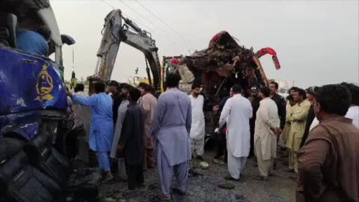 Pakistan’da otobüsler çarpıştı: 8 ölü