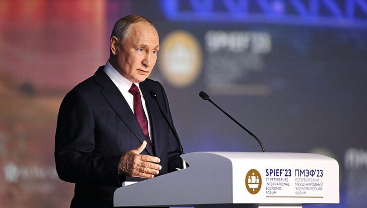 Putin: “Yahudi dostlarım Zelenskiy’den utanıyor”
