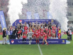 Şampiyon Ankara Büyükşehir Belediyesi Fomget kupasını aldı