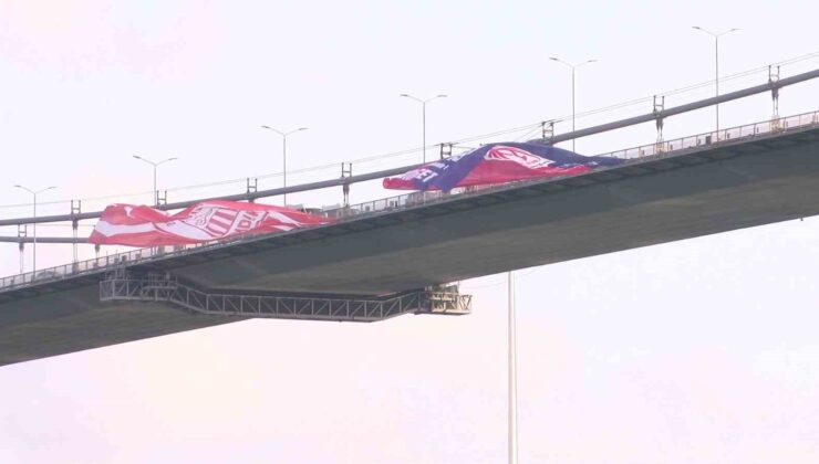 Şampiyon Pendikspor’un bayrağı İstanbul Boğazı’nda dalgalanıyor