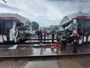 Samsun’da meydana gelen tramvay kazasında ilk belirlemelere göre 1’i ağır 10 kişinin yaralandığı öğrenildi.
