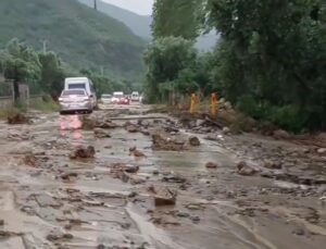 Sel suları İznik Bursa yolunu kapattı