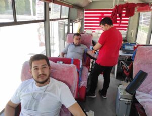 Selendili vatandaşlar kan bağışına yoğun ilgi gösterdi