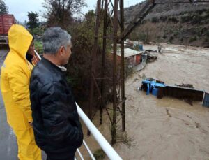 Şili’de sellerde bin 421 ev yıkıldı
