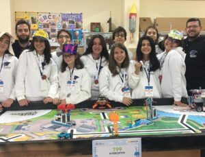 Simav Osmanbey Ortaokulu Robotik Kulübü öğrencilerinden Türkiye şampiyonluğu