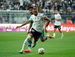 Spor Toto Süper Lig: Beşiktaş: 2 – Konyaspor: 1 (İlk yarı)