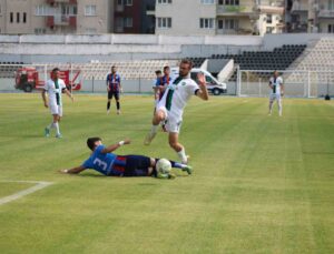 TFF 3. Lig: Efeler 09 SFK: 2 – Beyoğlu Yeni Çarşı Spor: 2