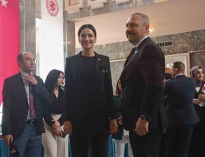 Türkiye güzeli Sarıbaş milletvekilliği kaydını yaptırdı