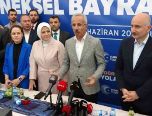 Ulaştırma ve Altyapı Bakanı Abdulkadir Uraloğlu, memleketinde vatandaşlarla bayramlaştı