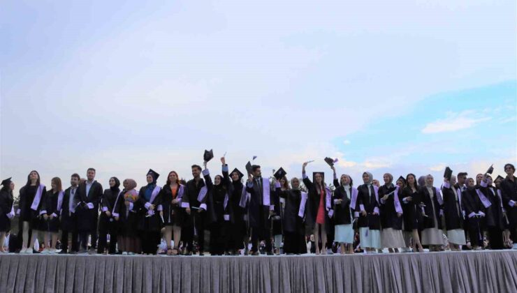Uludağ üniversitesinde diploma sevinci