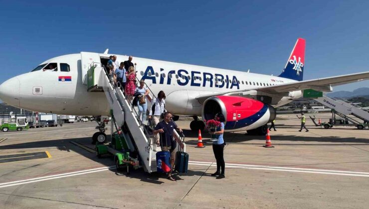 Yılın ilk Sırp turist kafilesi Gazipaşa-Alanya Havalimanı’na geldi