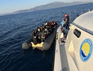 Yunan unsurlarınca ölüme terk edilen 99 kaçak göçmen kurtarıldı