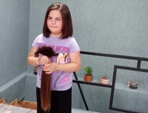 7 yaşındaki Bengü, lösemi hastaları için saçlarını bağışladı