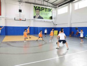 Adana Yüreğir yaz spor okulları 9 bin 200 çocuğa eğitim veriyor
