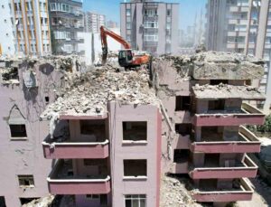 Adana’da yıkılan binalarda dere çakılı kullanılmış