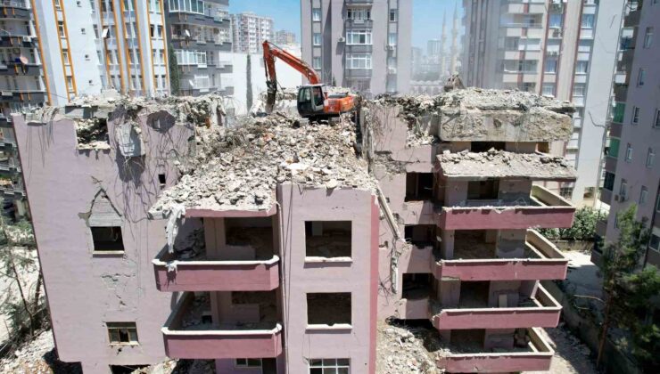 Adana’da yıkılan binalarda dere çakılı kullanılmış