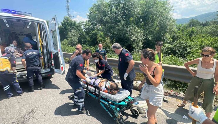 Anadolu Otoyolu’nda iki otomobil çarpıştı: 5’i çocuk 8 yaralı