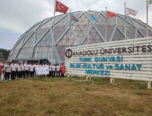 “AnadoluyuzBiz” projesine katılan Elazığlı gençler Eskişehir’i gezdi